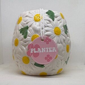 White Daisy 🌼 Planter with Yellow and Green Floral Design NWT